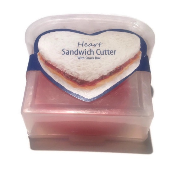 NWT Sandwich container & heart cutter - Picture 1 of 14